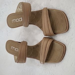 Moda Dedra camel sandal. 21/2" heel